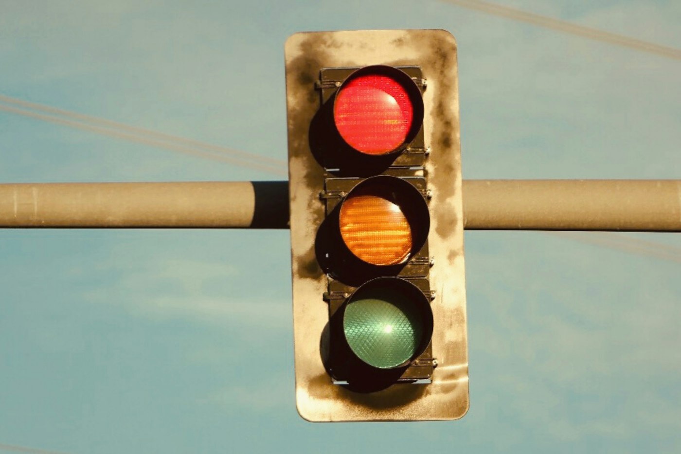 A traffic light with red, amber and green lamps